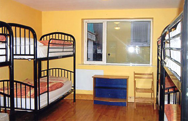 8 bed dorm room at Whitehouse Tralee B and B